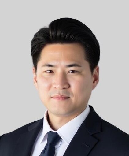 Orthopedic doctor Sung Lee in New York